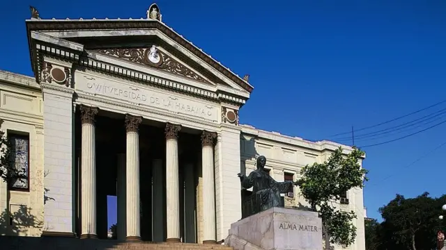 Мануэль Барриусо проработал преподавателем русской литературы в Гаванском университете более 20 лет