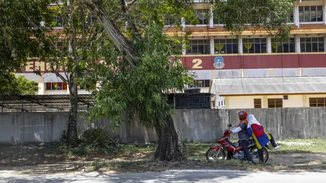 Fachada da escola SMK Pengkalan Chepa 2