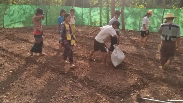 ကရင်နီပြည်၊ စစ်ဘေးရှောင်စာသင်ခန်း