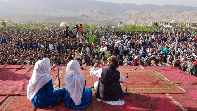 حضور گسترده زنان در جشنواره دمبوره بامیان