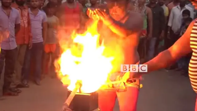 మాల మాస్టీల విన్యాసాలు