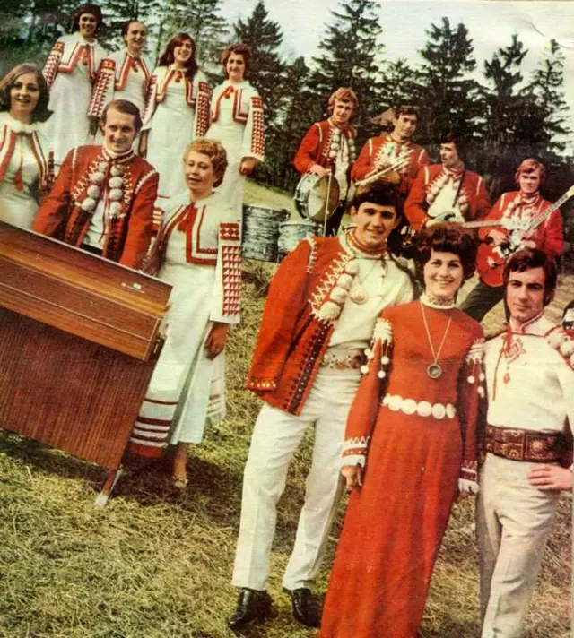 ВІА "Смерічка" у костюмах комплекту "Горянка". 1970 рік