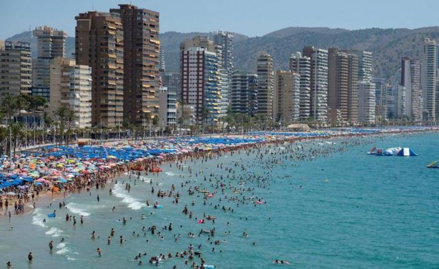 สำนักอุตุนิยมวิทยาสเปนประกาศเตือนภัยสภาพอากาศร้อนจะ "รุนแรงมาก" ไปจนถึงวันอาทิตย์นี้