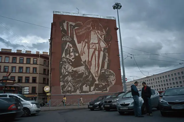 Символы революции в Петербурге