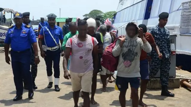 பிடிபட்ட சட்ட விரோத குடியேறிகள்