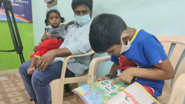 సెలూన్లో లైబ్రరీ