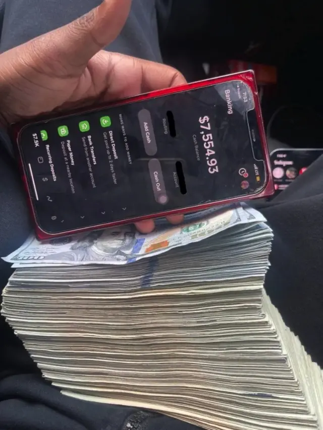 Card swipers гуруҳи (15 700 аъзо) бутун дунё бўйлаб ўғирланган клонланган кредит карталари сотади ва етказиб беради. Расмлар ва видеоларда жиноятчиларнинг қўлларидаги нақд пуллар улар банкоматларни сохта карталар билан муваффақиятли қуритаётгани кўрсатади.