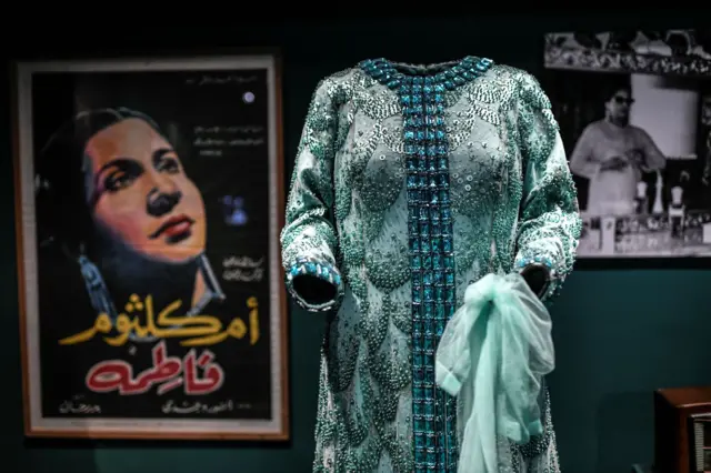 من المعرض