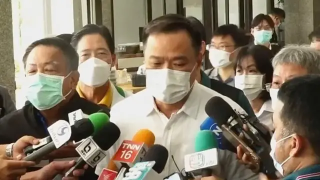 "ไม่ต้องตระหนกมากไปนัก เพราะความสามารถในการแพร่ติดเชื้อยังไม่เท่ากับระดับโควิด-19" นายอนุทินกล่าว