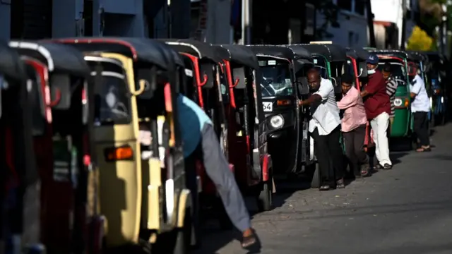 இலங்கை எரிபொருள் நெருக்கடி