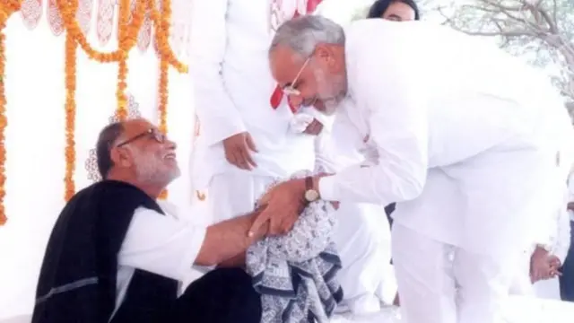 मोरारी बापू और मोदी