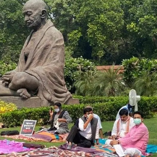 राजीव सातव, काँग्रेसचे संसदेबाहेर आंदोलन