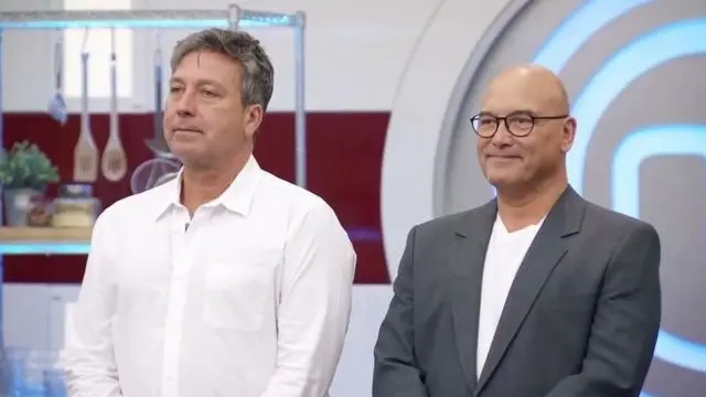 Juri MasterChef John Torode dan Gregg Wallace yang komentarnya kini memicu perdebatan di kalangan warganet Malaysia dan Indonesia.