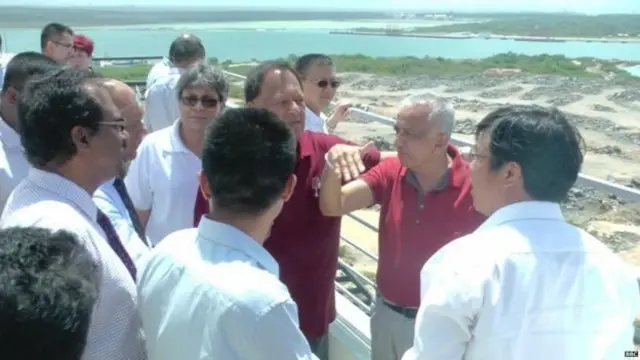 අමාත්‍ය මලික් සමරවික්‍රම සහ අමාත්‍ය සරත් අමුණුගම ඇතුළු පිරිස