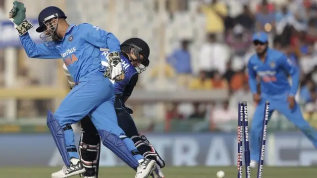 एम एस धोनी