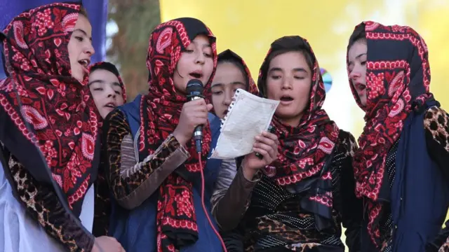 کارگاه شعر خوانی دختران