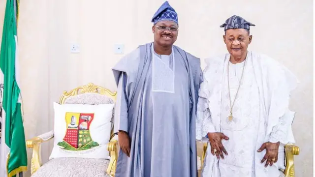 ajimobi pelu Alaafin Oyo
