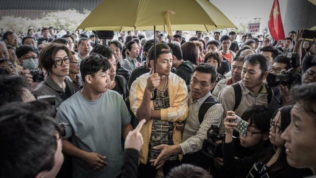 香港政府去年建议修订《逃犯条例》，容许法庭把嫌犯引渡到中国大陆受审，引发当地主权移交以来最严重的政治风波。