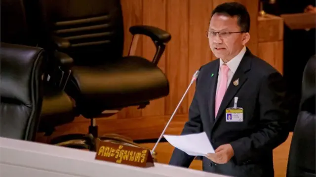 นายสมศักดิ์ เทพสุทิน รมว.ยุติธรรม เป็นตัวแทนนายกฯ ในการตอบกระทู้ของฝ่ายค้าน