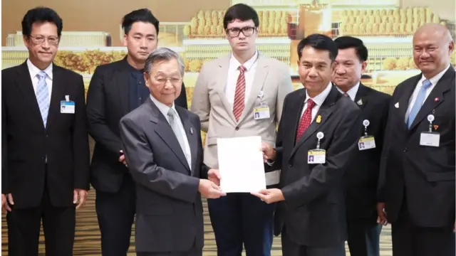 ยื่นญัตติ