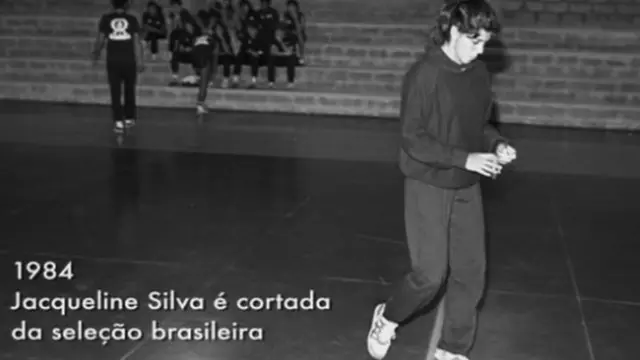 Jacqueline com uniforme da seleção do avesso, sem exibir patrocínio