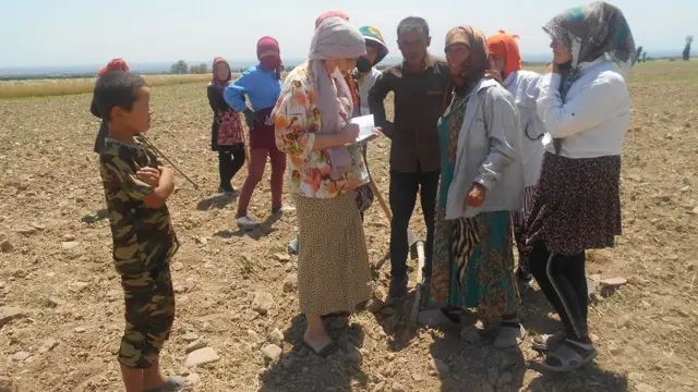 Инсон ҳуқуқлари ҳимоячилари Алянси фаолларининг боалар билан суҳбатлашиши