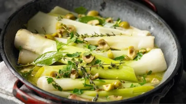 L'inclusion de l'oignon dans le régime alimentaire est associée à une amélioration de la densité osseuse.