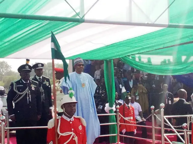 Buhari na kallon faretin hafsoshin 'yan sanda da ake yayewa