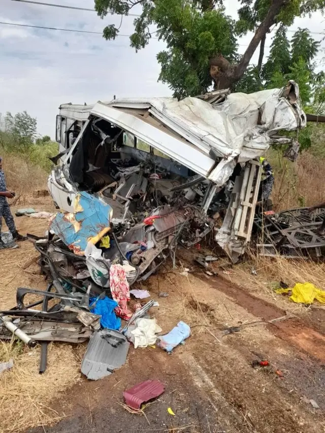 Image d'un des bus impliqués dans l'accident de Kaffrine au Sénégal