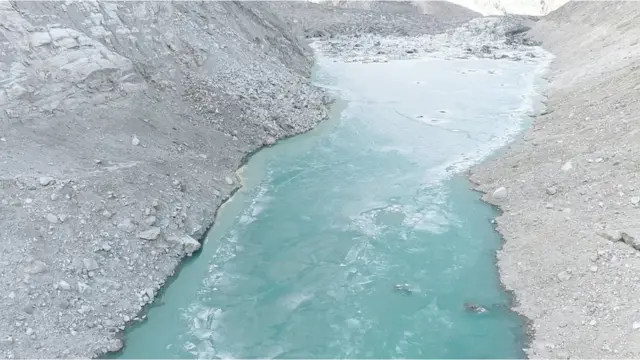 شیشپر گلیشیئر پر بننے والی جھیل