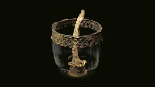 Qalileo Qalileyin baş və orta barmağı