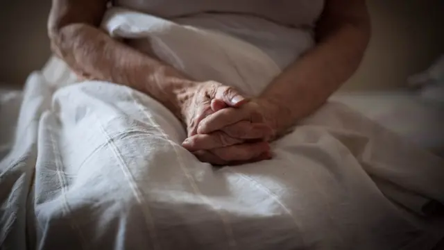 வயதான கைகள்