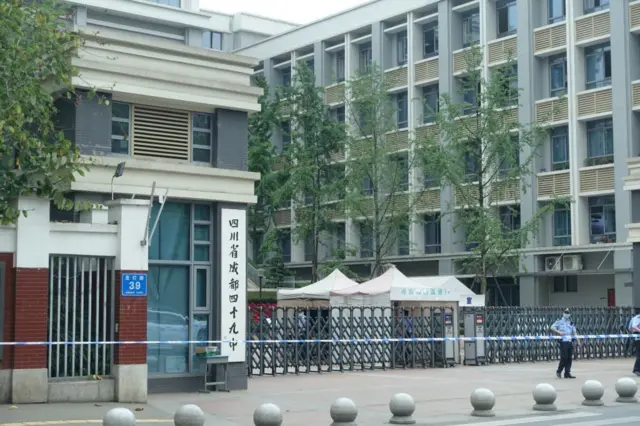 成都四十九中大門