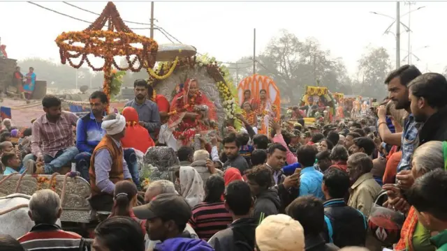 अलाहाबादमध्ये सर्वात मोठा कुंभ मेळा भरतो.