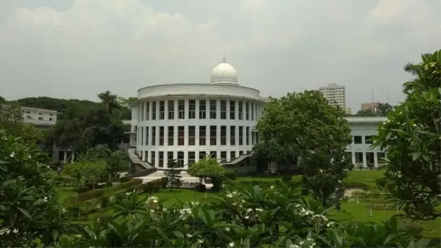 দুর্ঘটনায় পা হারানো রাসেল সরকারকে ২০ লাখ টাকা ক্ষতিপূরণ দেয়ার আদেশ দিয়েছে আদালত