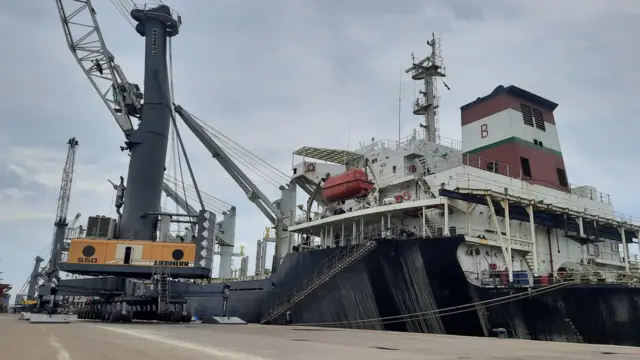 ఎగుమతి, దిగుమతుల్లో ఆలస్యం కారణంగా ఖర్చులు పెరుగుతున్నాయని ఎక్స్‌పోర్టర్లు అంటున్నారు.