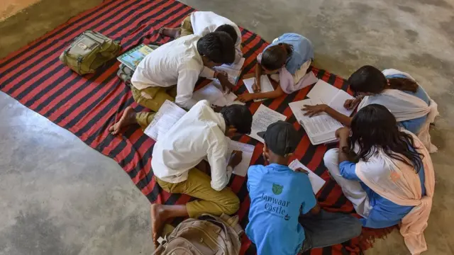 வேலை வாய்ப்புக்காகவா அரசு பள்ளிகளில் ஆங்கில வழிக் கல்வி?