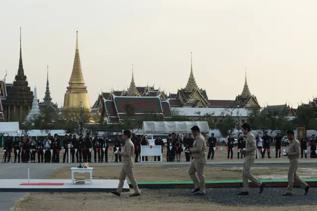 พิธีปักหมุด, โบราณพระราชประเพณี, พระเมรุมาศ, พระราชพิธีถวายพระเพลิงพระบรมศพ, พระบาทสมเด็จพระปรมินทรมหาภูมิพลอดุลยเดช, กรมศิลปากร, กระทรวงวัฒนธรรม