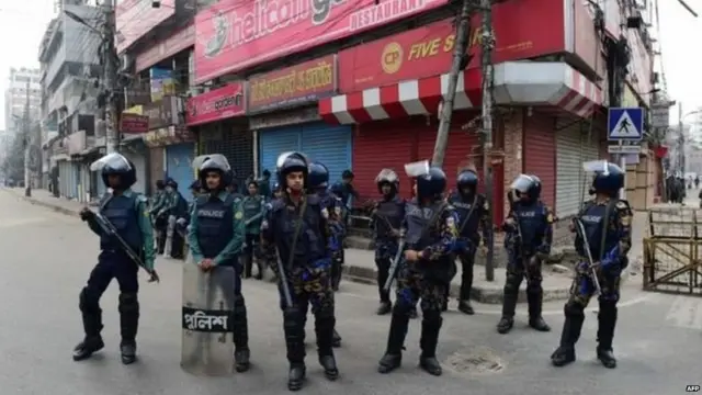 बांगलादेशात खालिदा झिया यांच्या अटकेनंतर सुरक्षा व्यवस्थेत वाढ करण्यात आली आहे.