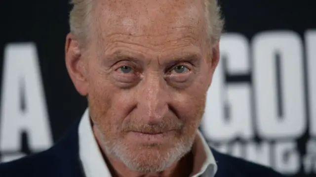Game of Thrones dizisinde Tywin Lannister karakterini canlandıran Charles Dance, Rise of Empires: Ottoman'da anlatım bölümlerini seslendiriyor.