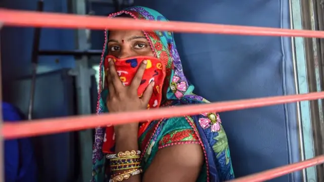 શ્રમિકોની તસવીર