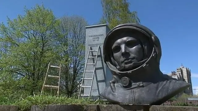 Yuri Qaqarinin heykəli