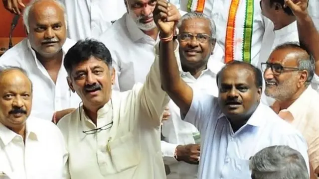 कांग्रेस नेता डीके शिवकुमार के साथ एचडी कुमारस्वामी