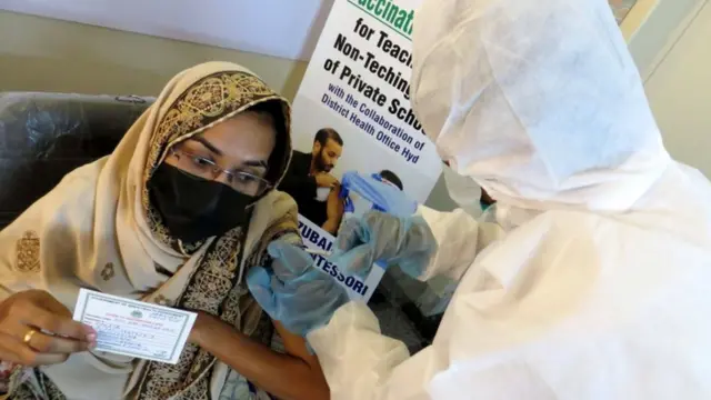 کورونا، ویکسین