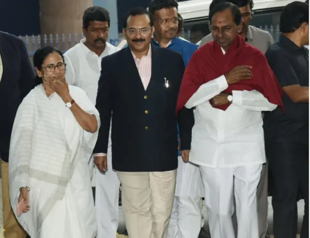 సోమవారం కోల్కతాలో మమతా బెనర్జీతో కేసీఆర్ సమావేశమయ్యారు.