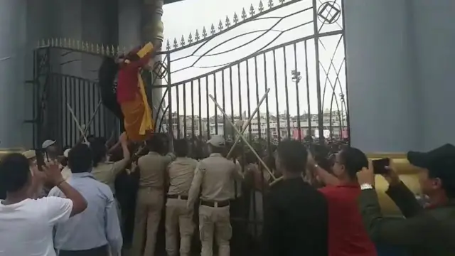 மோதியின் பேரணியில் இருந்து மக்கள் எழுந்து சென்றது ஏன்?