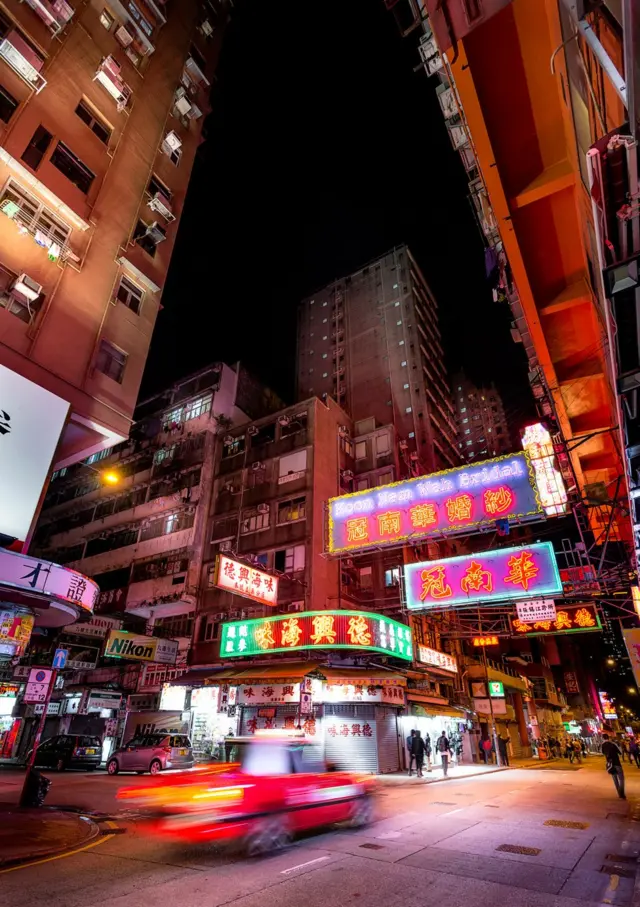 作品的关注点放在香港的老城区，当中有旺角、油麻地、北角和鲗鱼涌等。