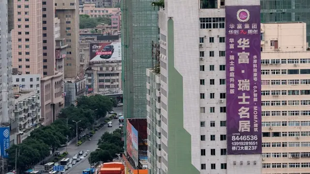 甘肅蘭州的一張巨型房地產廣告。