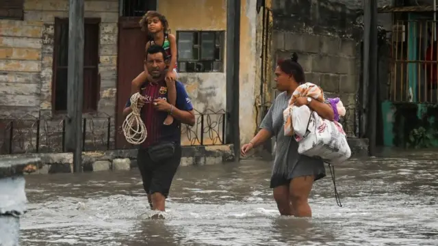 família caminhabaixar o aplicativo do bets bolameio a alagamento