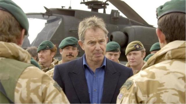 2006年，托尼·布萊爾同英國部隊在阿富汗赫爾曼德（Helmand）省。